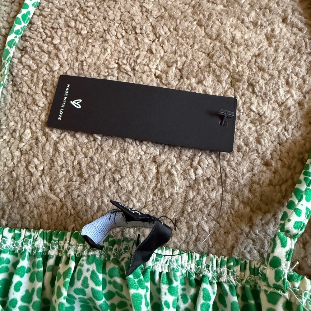 Lulu's Green and White Patterned Peplum Tank Top- Size Small - Picture 6 of 6